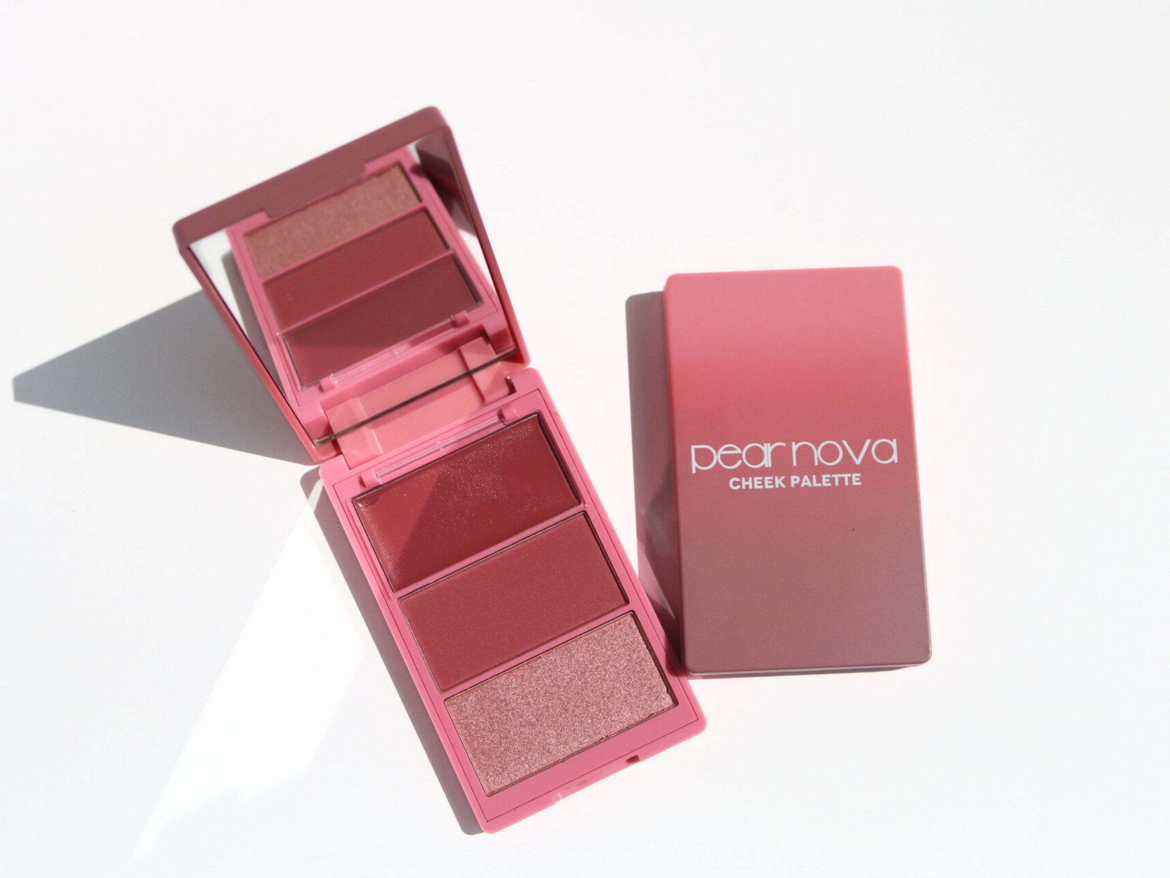 Mauve cheek palette with 'Pearnova' branding on a white background